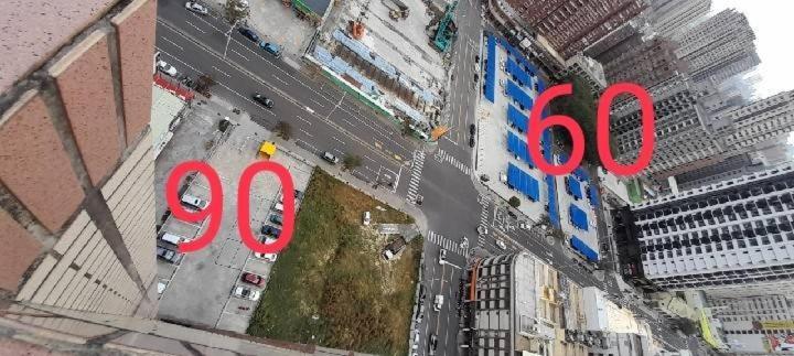 花的家 高鐵左營站前2號出口高鐵路步行3分鐘 最多6位可入住 3間卧房 月租長租 Kaohsiung Buitenkant foto